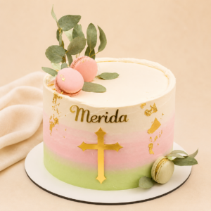 Kommunionstorte mit Goldkreuz & Macarons 3